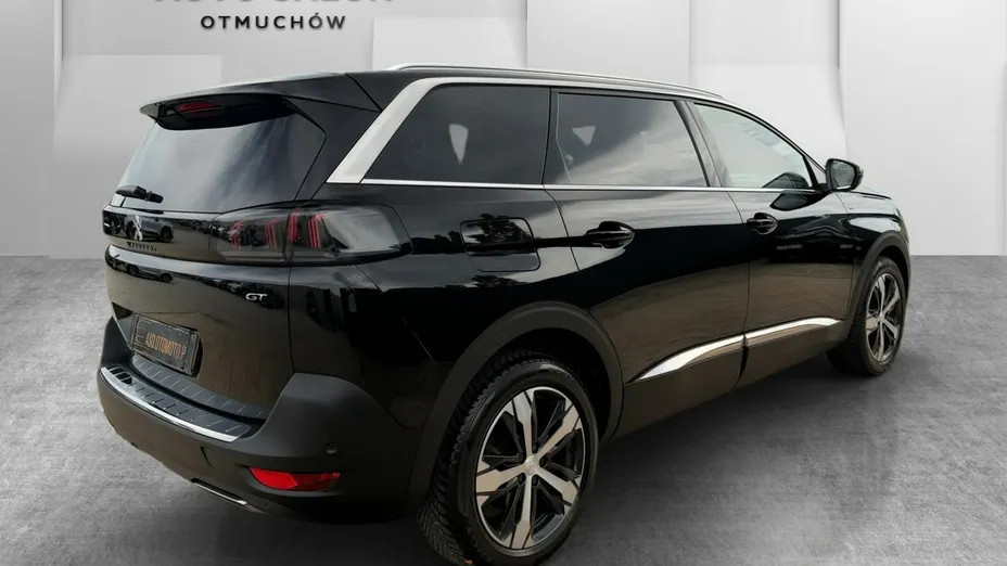PEUGEOT 5008 -