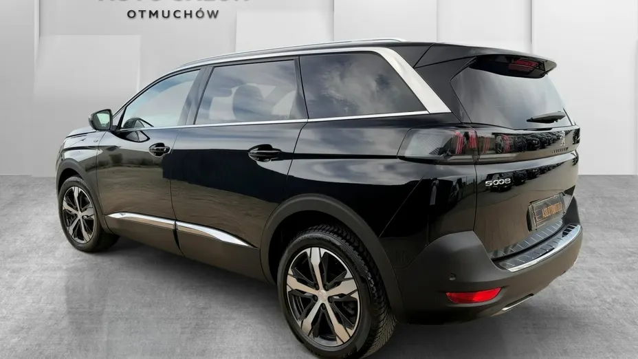PEUGEOT 5008 -