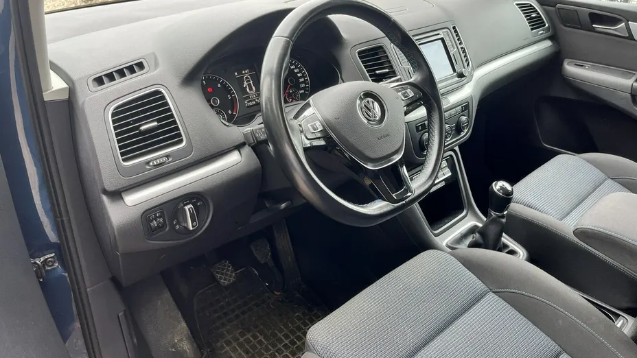 VOLKSWAGEN Sharan -