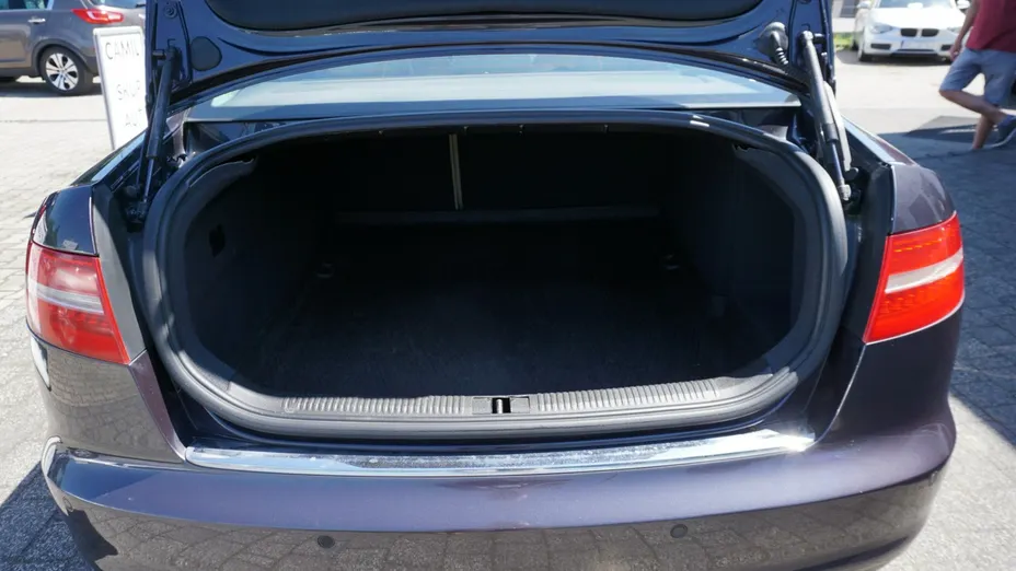 AUDI A6 -