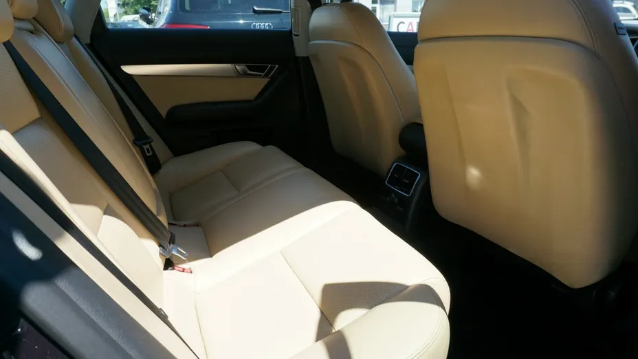 AUDI A6 -