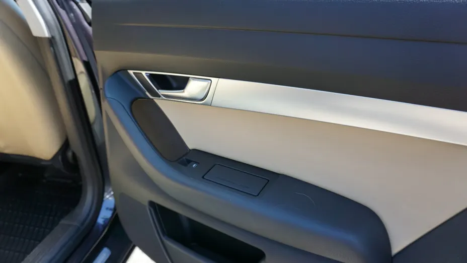 AUDI A6 -