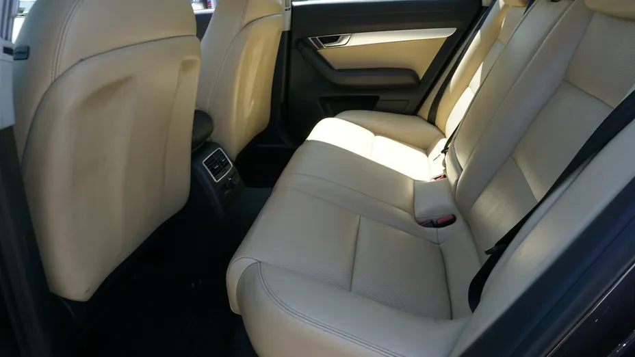 AUDI A6 -