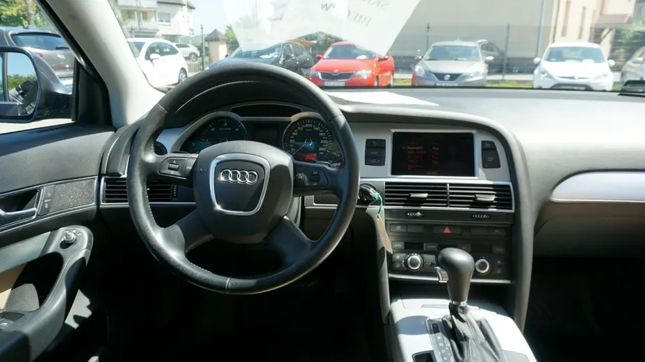 AUDI A6 -