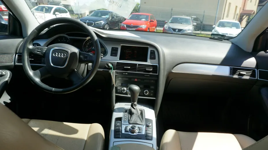 AUDI A6 -