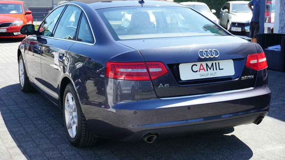 AUDI A6 -