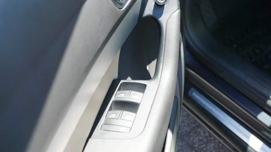 AUDI A6 -