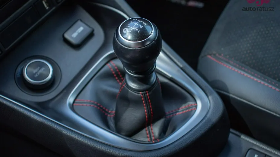 TOYOTA Yaris -