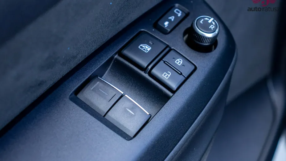 TOYOTA Yaris -