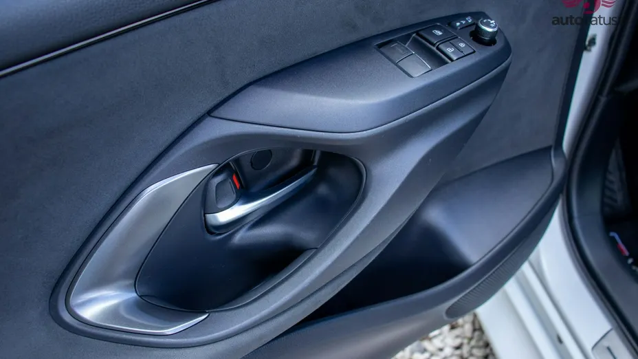 TOYOTA Yaris -
