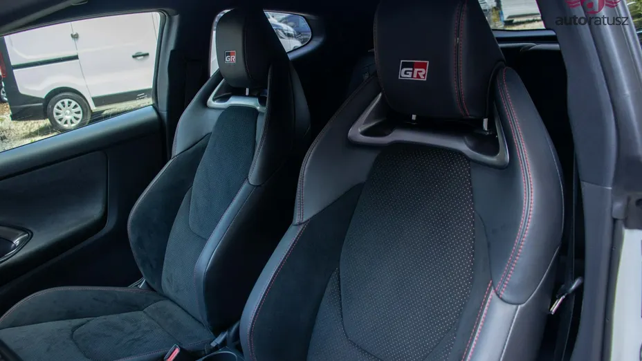 TOYOTA Yaris -