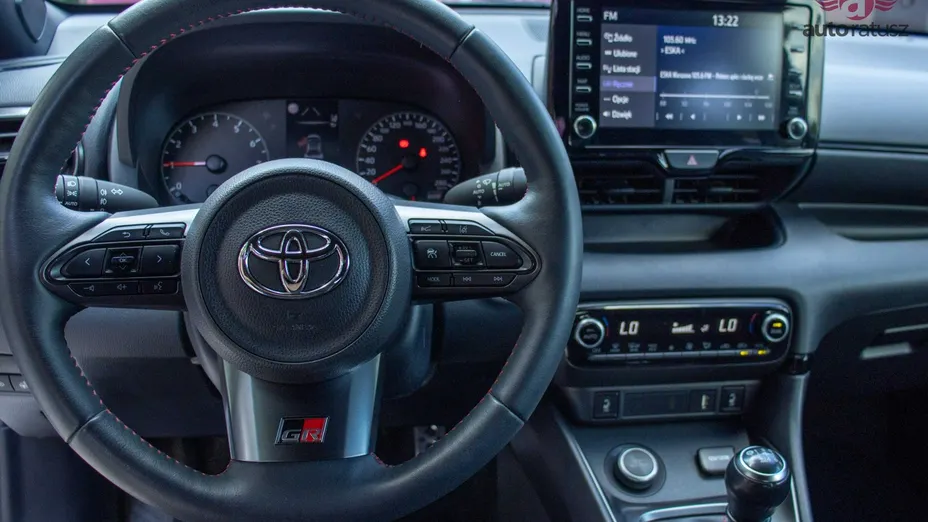 TOYOTA Yaris -