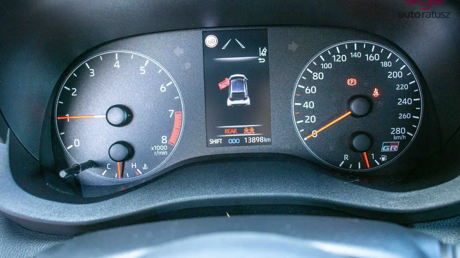 TOYOTA Yaris -