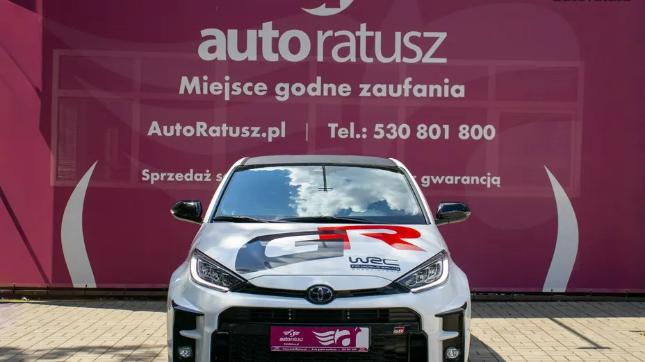 TOYOTA Yaris -