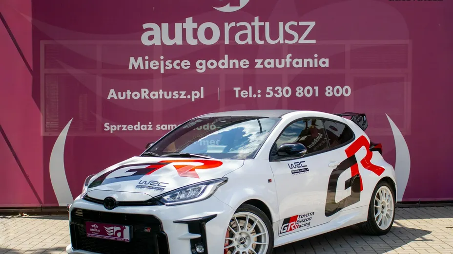 TOYOTA Yaris -