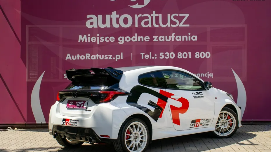 TOYOTA Yaris -