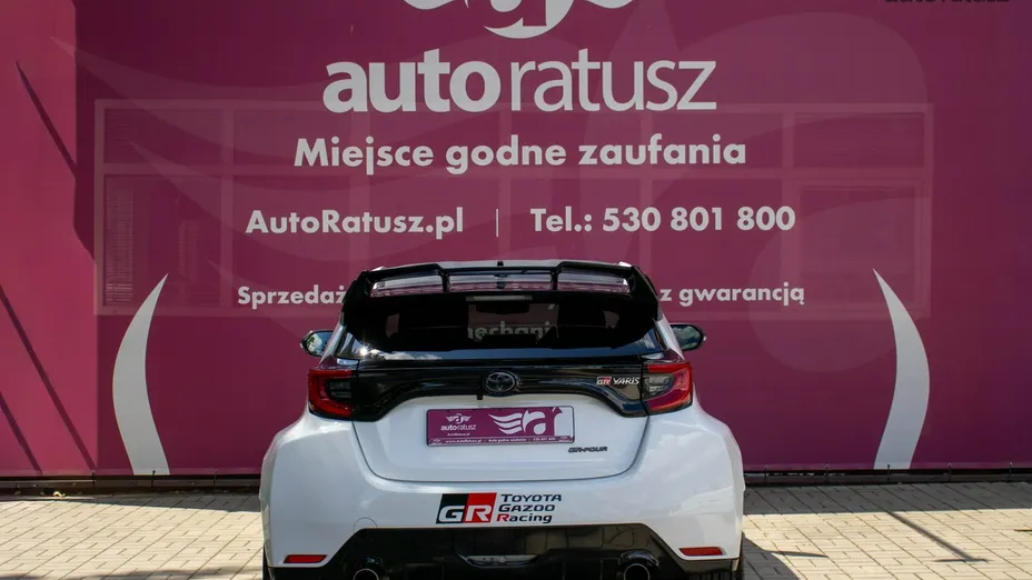 TOYOTA Yaris -
