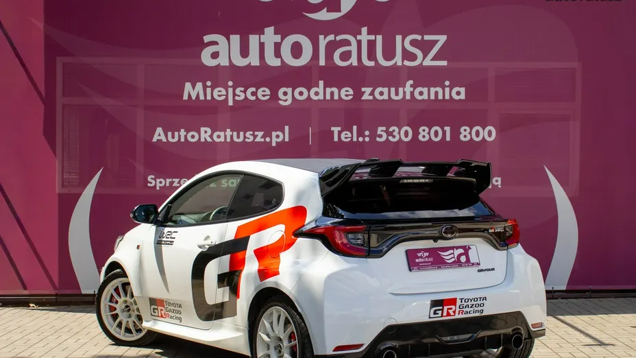 TOYOTA Yaris -
