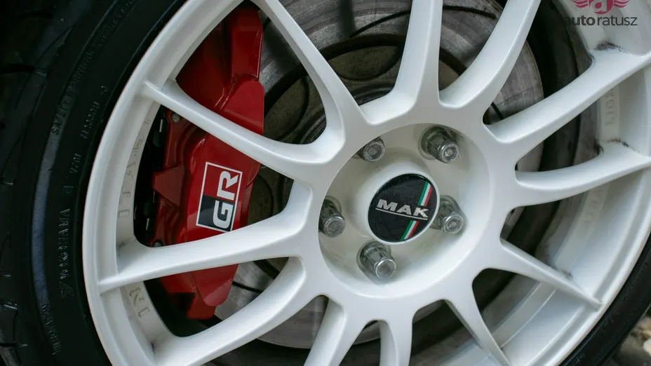 TOYOTA Yaris -
