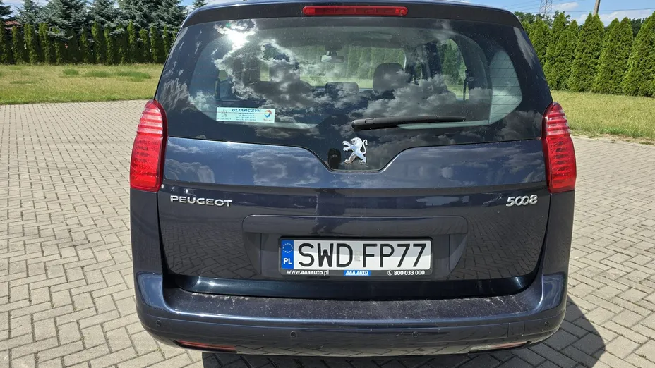 PEUGEOT 5008 -