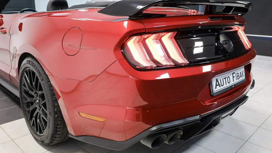FORD Mustang -