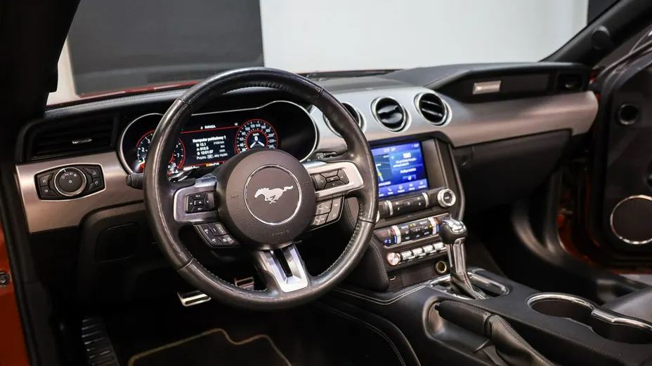 FORD Mustang -