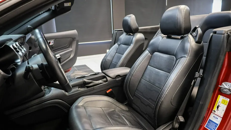 FORD Mustang -