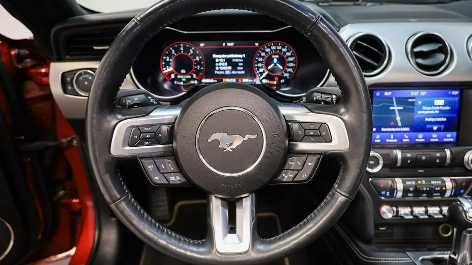 FORD Mustang -