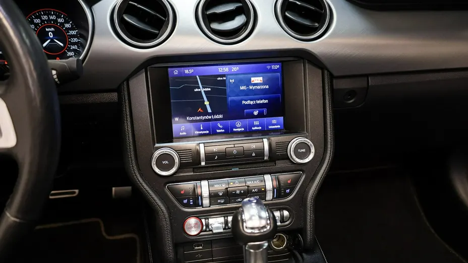 FORD Mustang -