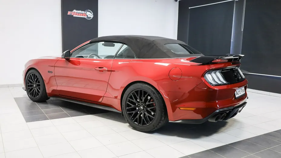 FORD Mustang -