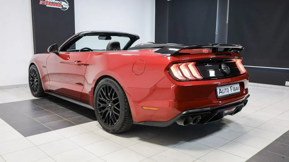 FORD Mustang -