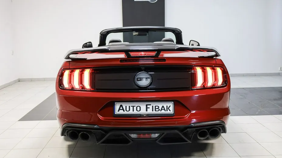 FORD Mustang -