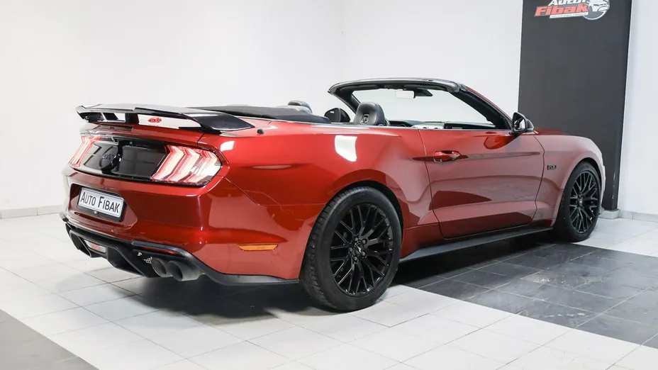 FORD Mustang -