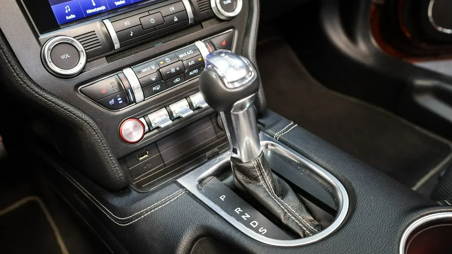 FORD Mustang -