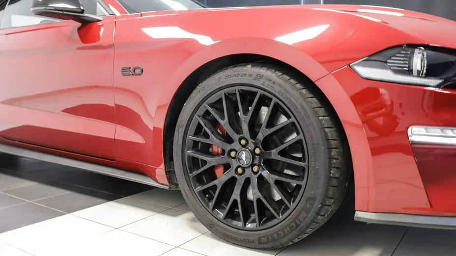 FORD Mustang -