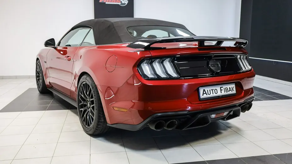 FORD Mustang -