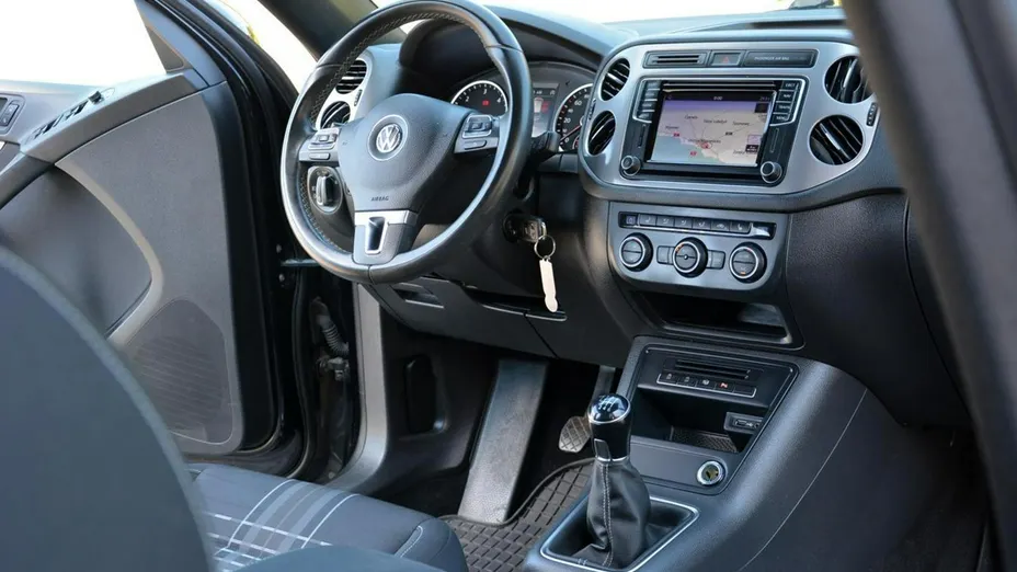 VOLKSWAGEN Tiguan -