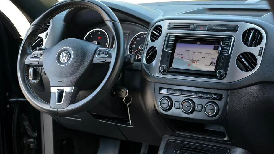 VOLKSWAGEN Tiguan -
