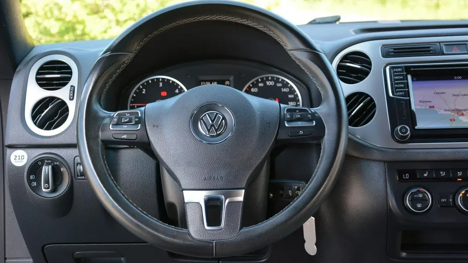 VOLKSWAGEN Tiguan -