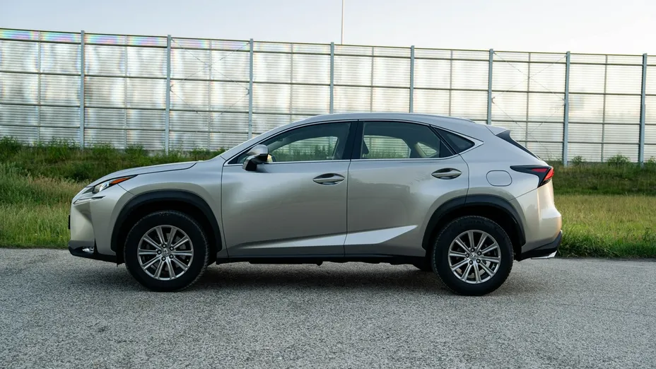LEXUS NX -