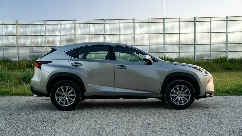 LEXUS NX -