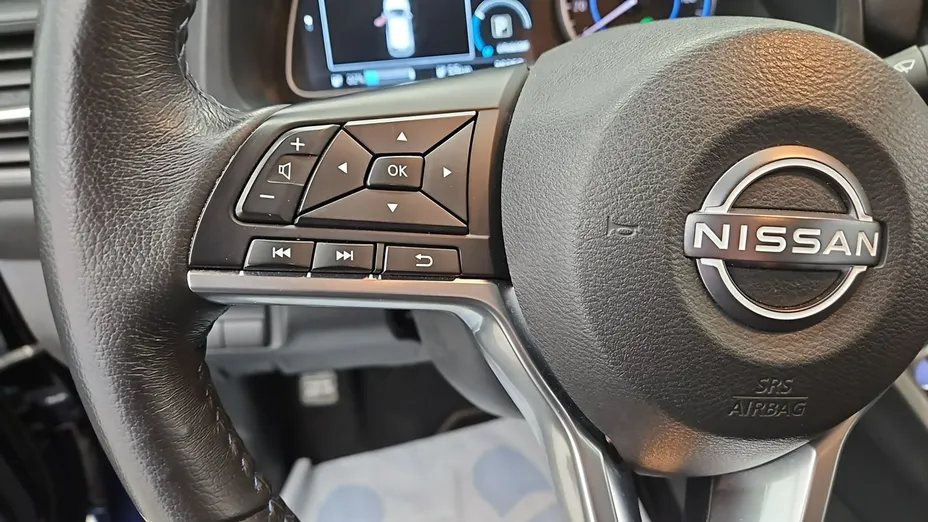 NISSAN Leaf -