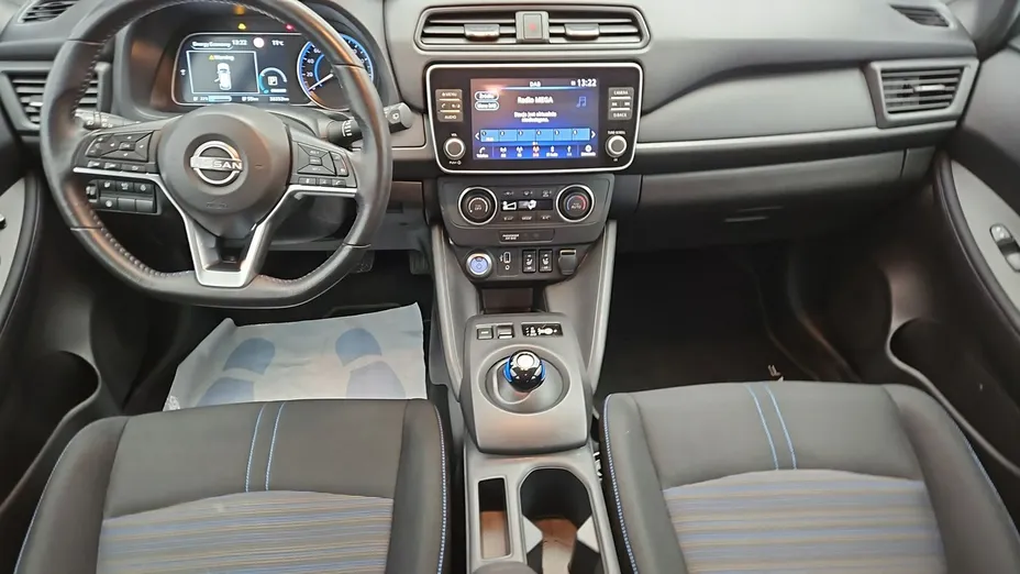 NISSAN Leaf -