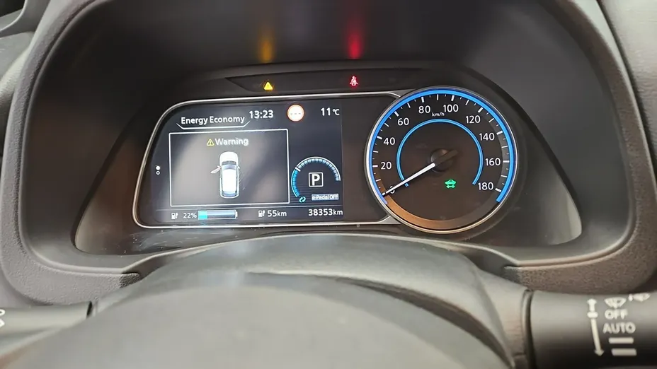 NISSAN Leaf -