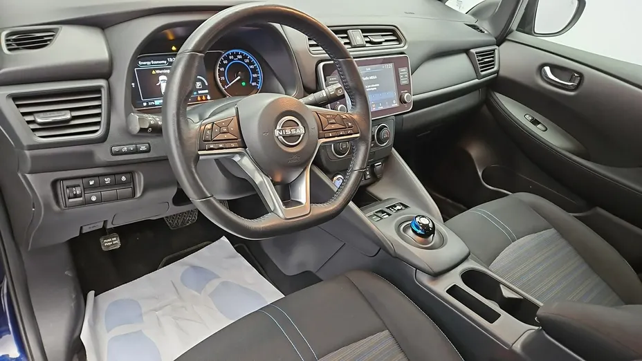 NISSAN Leaf -