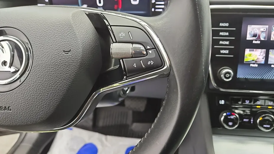 SKODA Superb -