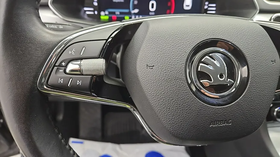 SKODA Superb -