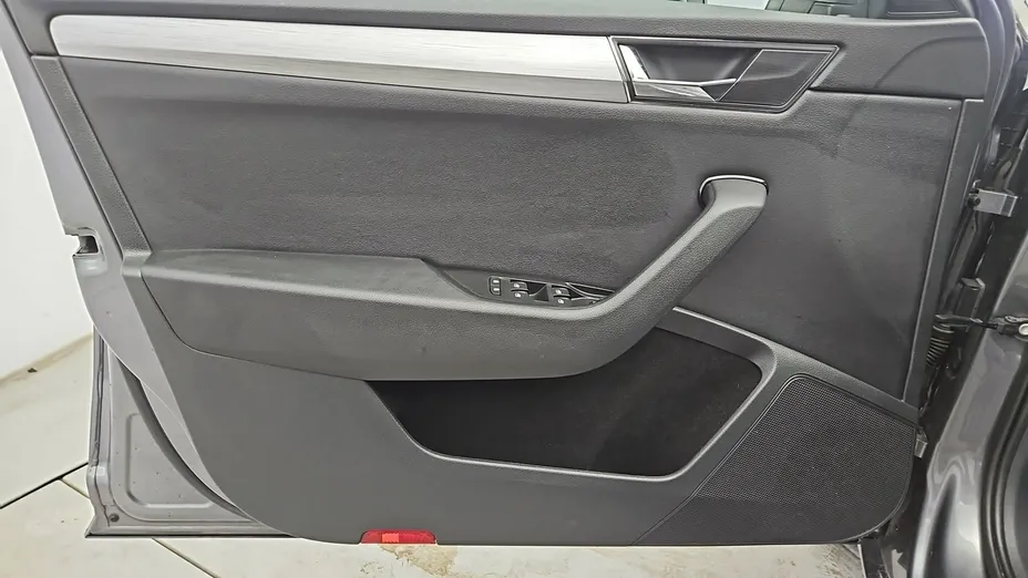 SKODA Superb -