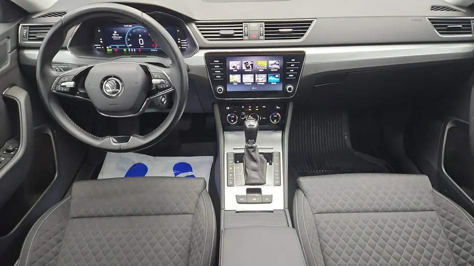SKODA Superb -