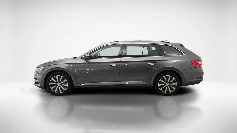 SKODA Superb -